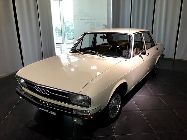 Audi 100, 1969, Limousine, 4 seats