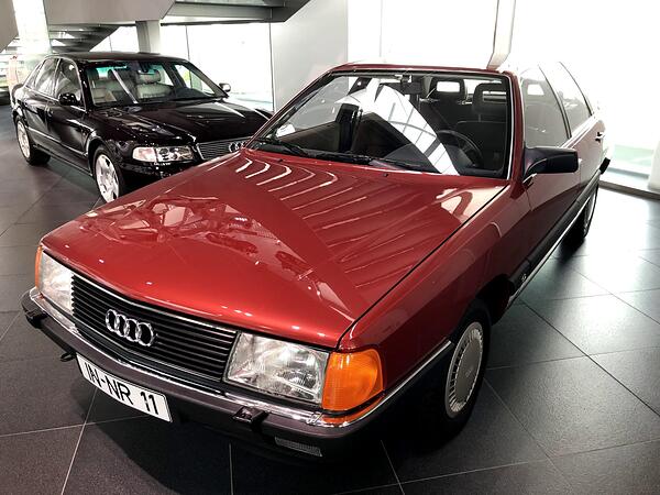 Audi 100, 1983