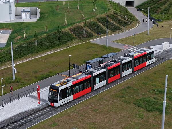 Zkušební jízda 52T na nástupní zastávce 52T